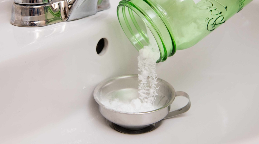 Cách làm sạch thiết bị vệ sinh