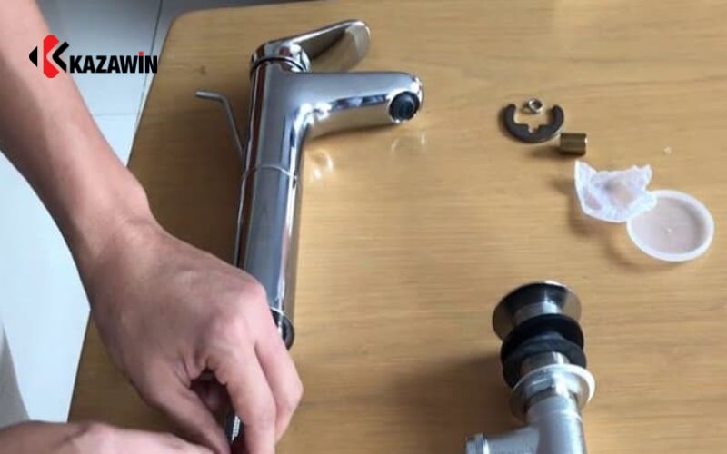 Cách lắp vòi lavabo nóng lạnh từng bước
