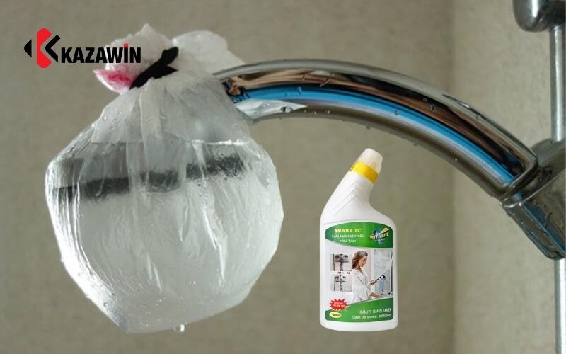 Sửa vòi sen tắm bằng dung dịch tẩy rửa 